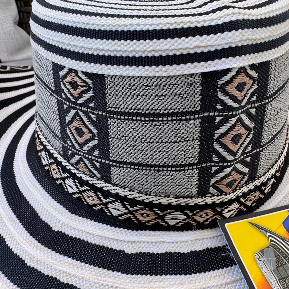 Black and White Striped unisex Hat, Colombian Vueltiao Hat - Picture 2 of 7